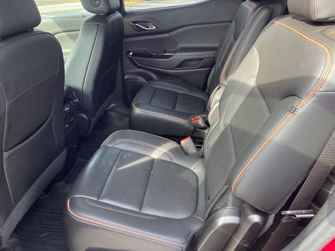 Used 2022 GMC Acadia AT4 w/ Technology Package image 11