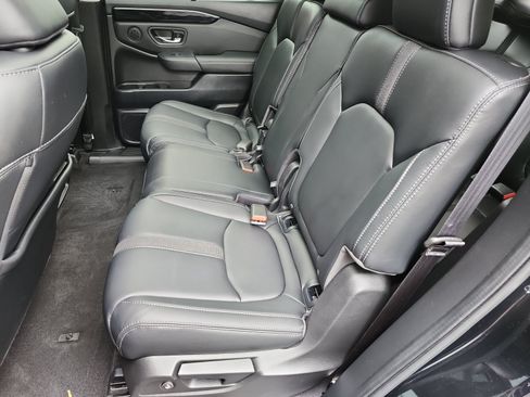 Used 2023 Honda Pilot Touring image 13