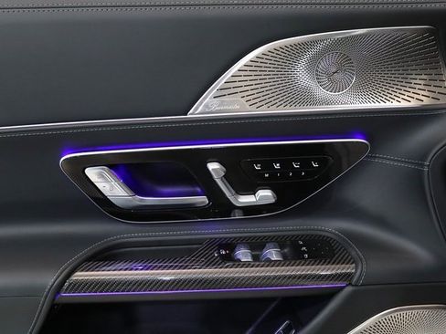 Used 2022 Mercedes-Benz SL 55 AMG 4MATIC w/ Driver Assistance Package image 4