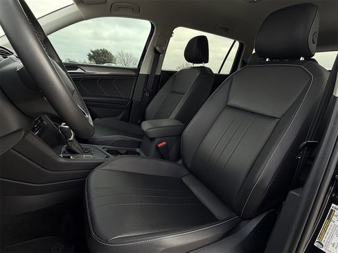 Used 2023 Volkswagen Tiguan SE image 24