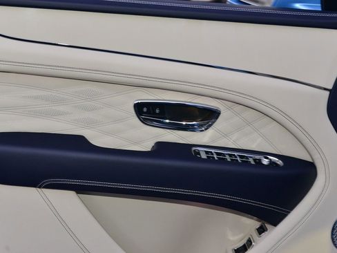 Used 2023 Bentley Bentayga Extended Wheelbase image 13