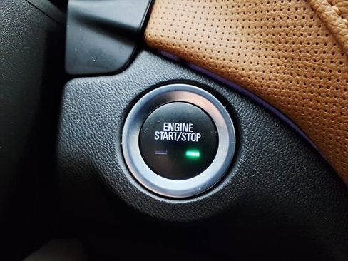 Used 2020 Chevrolet Equinox Premier image 23