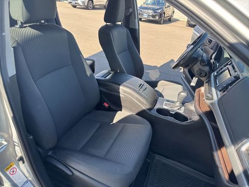 Used 2019 Toyota Highlander LE image 15