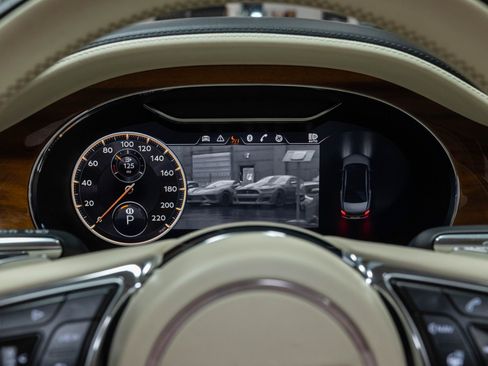 Used 2021 Bentley Flying Spur W12 AWD/4WD image 17