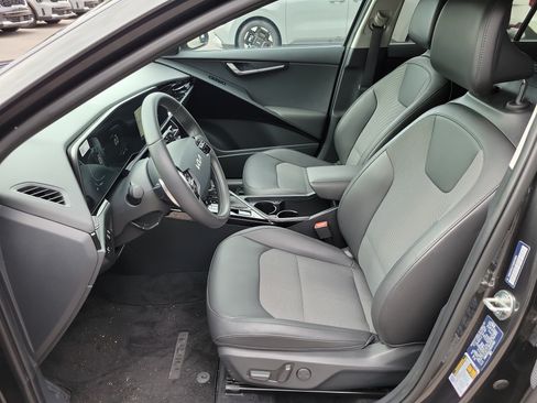 Certified 2025 Kia Niro EX FWD image 19
