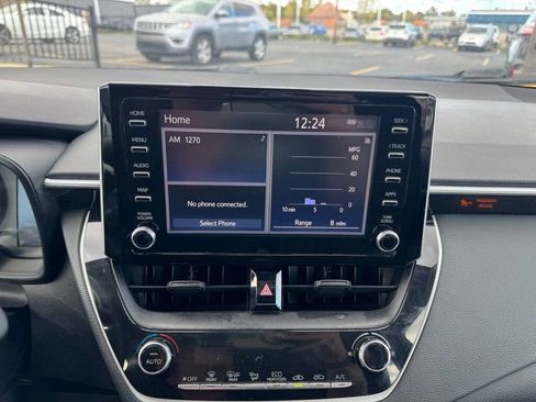 Used 2020 Toyota Corolla LE image 6