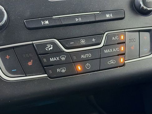 Used 2020 Ford Fusion SEL image 19