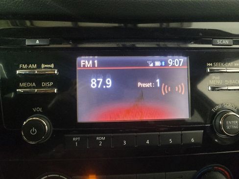 Used 2017 Nissan Rogue S image 25