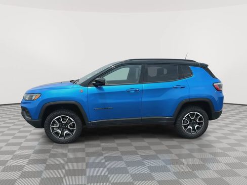 Used 2025 Jeep Compass Trailhawk AWD/4WD image 5