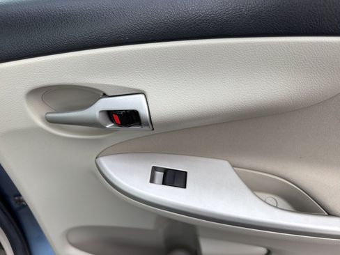 Used 2013 Toyota Corolla LE FWD image 33