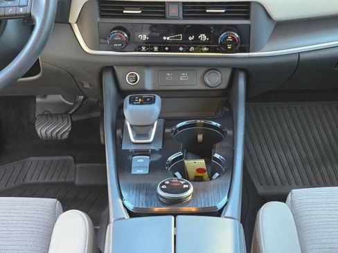 Used 2023 Nissan Rogue SV image 27