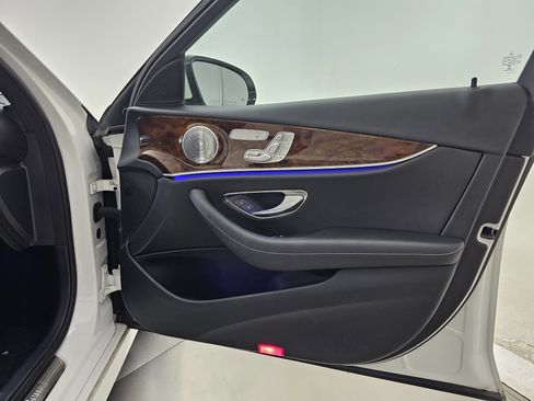 Used 2017 Mercedes-Benz E 300 4MATIC image 14