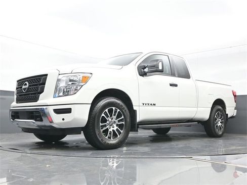 Used 2024 Nissan Titan SV w/ SV Utility Package image 18