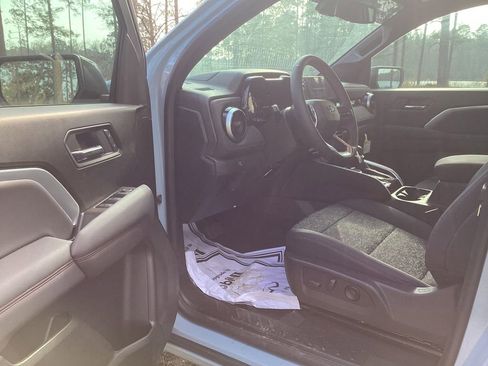 New 2025 Chevrolet Colorado Z71 w/ Technology Package AWD/4WD image 9