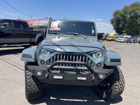 Used 2015 Jeep Wrangler Unlimited Sahara w/ Connectivity Group AWD/4WD image 2