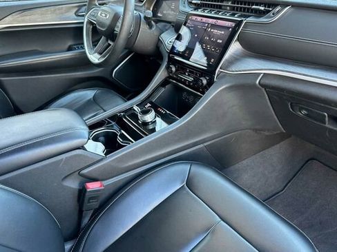 Used 2023 Jeep Grand Cherokee Limited image 13