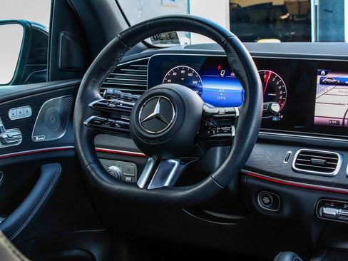 Used 2025 Mercedes-Benz GLE 450e 4MATIC w/ AMG Line Interior image 27