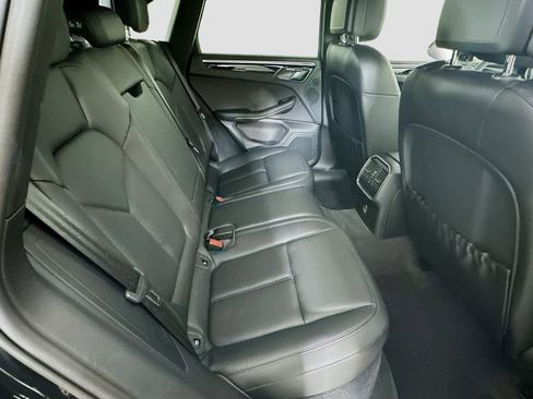 Certified 2023 Porsche Macan AWD/4WD image 28