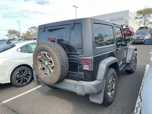 Used 2017 Jeep Wrangler Rubicon w/ Power Convenience Group image 3