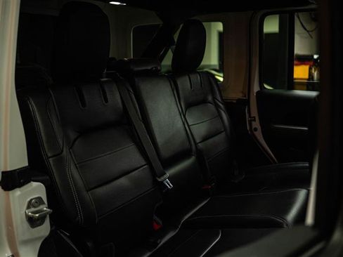 Used 2021 Jeep Wrangler Unlimited Sahara AWD/4WD image 11