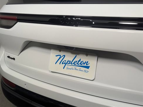 Used 2025 Jeep Grand Cherokee Limited image 8