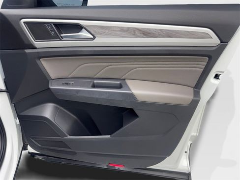 Used 2021 Volkswagen Atlas Cross Sport SE image 48