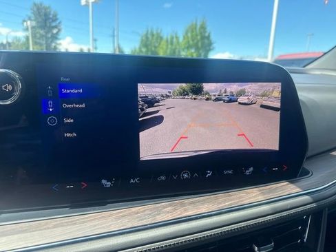 Used 2025 Chevrolet Suburban Z71 AWD/4WD image 26