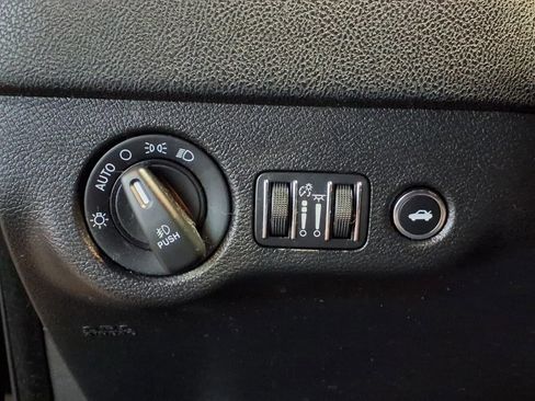 Used 2019 Dodge Charger SXT w/ Cold Weather Package AWD/4WD image 17