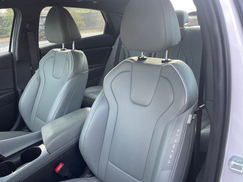 Used 2025 Hyundai Elantra Limited image 34