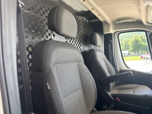 Used 2025 RAM ProMaster 2500 w/ U-Haul Equipment Group FWD image 12