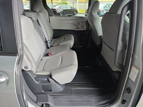 Used 2024 Toyota Sienna LE AWD/4WD image 13