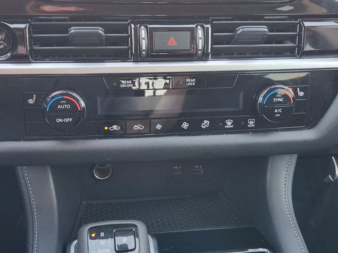 Used 2025 Nissan Pathfinder SV image 21