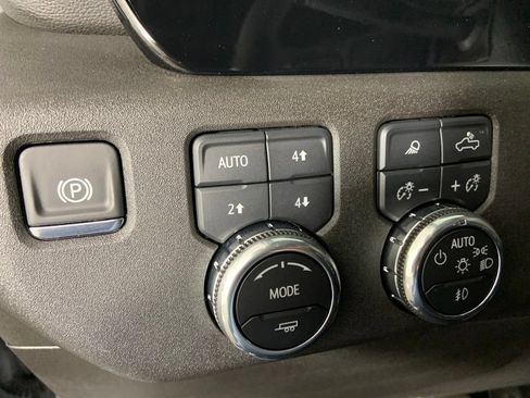 Used 2025 GMC Sierra 3500 SLT AWD/4WD image 31