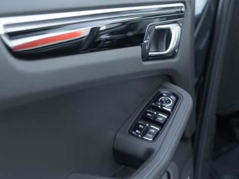 Used 2019 Porsche Macan S image 22