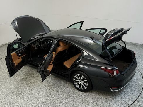 Used 2020 Lexus ES 300h w/ Premium Package FWD image 18