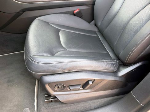 Used 2021 Audi Q8 Premium Plus w/ Premium Plus Package image 18