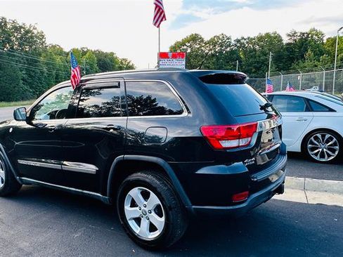 Used 2011 Jeep Grand Cherokee Laredo image 3
