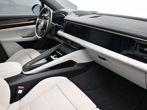 Used 2024 Porsche Macan 4 Electric image 13