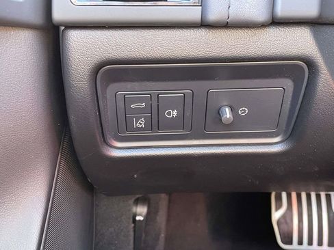 Used 2020 Jaguar F-TYPE R image 18