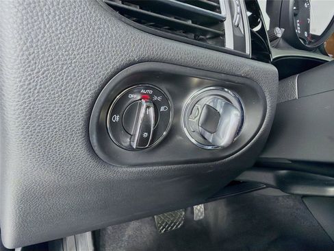 Used 2023 Porsche Macan AWD/4WD image 10