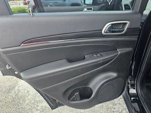 Used 2021 Jeep Grand Cherokee Limited AWD/4WD image 19