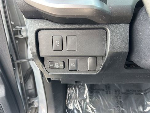 Used 2020 Toyota Tacoma SR5 image 6