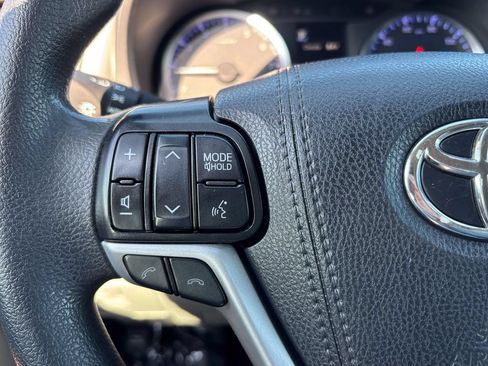 Used 2019 Toyota Highlander LE AWD/4WD image 21