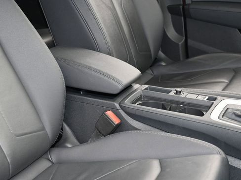 Used 2025 Audi Q3 2.0T Premium image 45