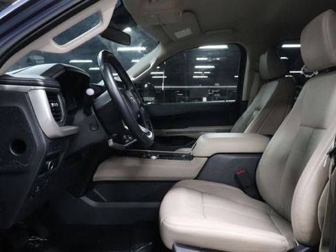 Used 2023 Ford Expedition XLT RWD image 9