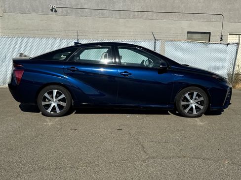 Used 2019 Toyota Mirai FWD image 6