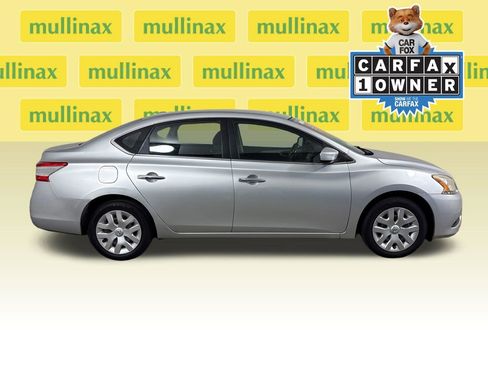 Used 2015 Nissan Sentra SV FWD image 2