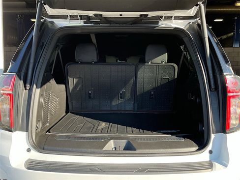 Used 2024 Chevrolet Suburban Z71 w/ Luxury Package image 29