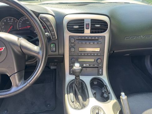 Used 2005 Chevrolet Corvette Convertible w/ Preferred Equipment Group RWD image 11