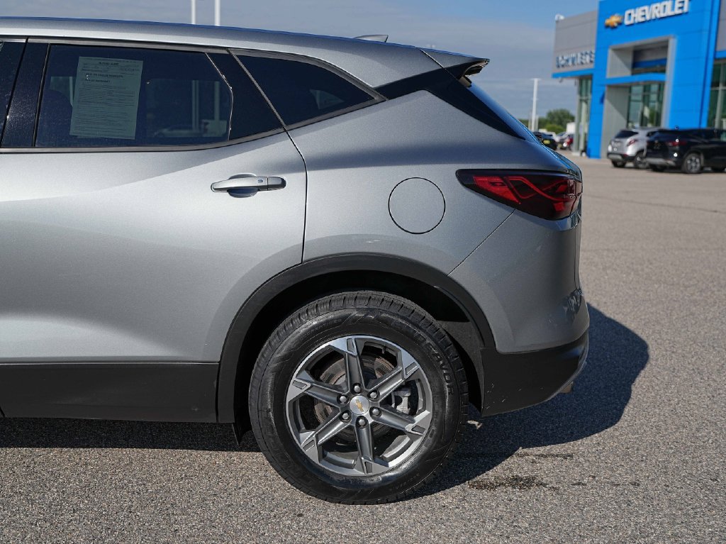 Used 2025 Chevrolet Blazer LT AWD/4WD image 13